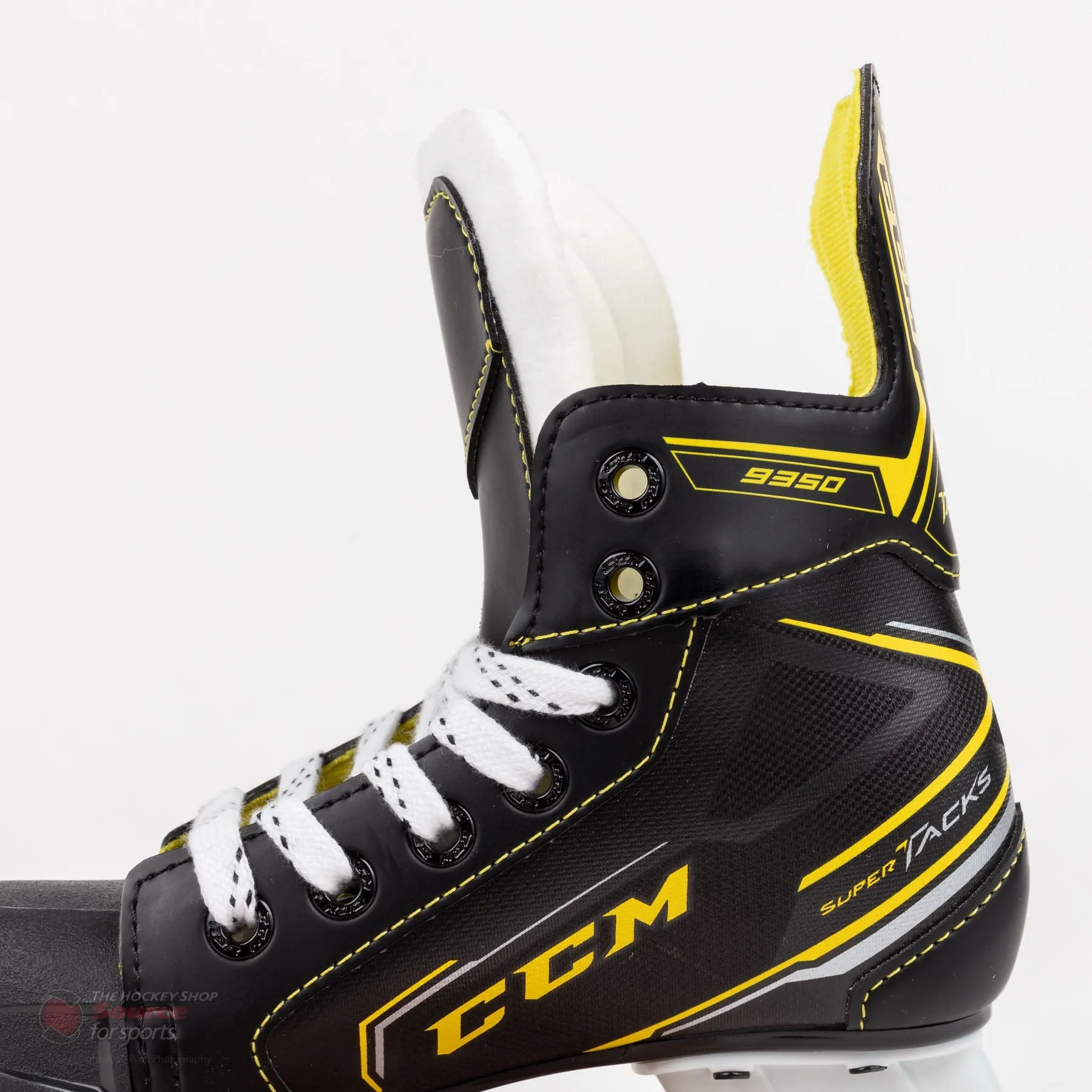 CCM Super Tacks 9350 Youth Hockey Skates