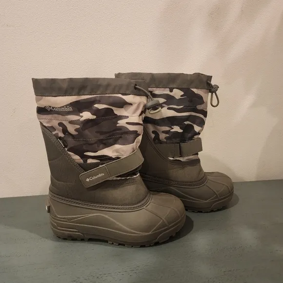 Columbia Boys Powderbug Plus II Rain Winter Snow Boot Waterproof Camo Gray Sz 4