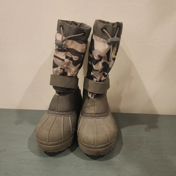 Columbia Boys Powderbug Plus II Rain Winter Snow Boot Waterproof Camo Gray Sz 4
