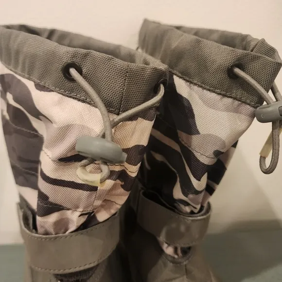 Columbia Boys Powderbug Plus II Rain Winter Snow Boot Waterproof Camo Gray Sz 4