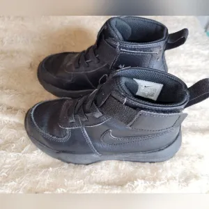 Nike Air Max Goaterra 2.0 Boots Triple Black, Preschool sz 11.5C