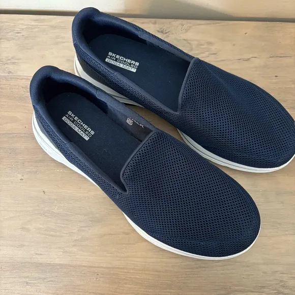 NWOT SKECHERS Performance Go Walk 5 15901 Navy Blue Slip On Size 9.5