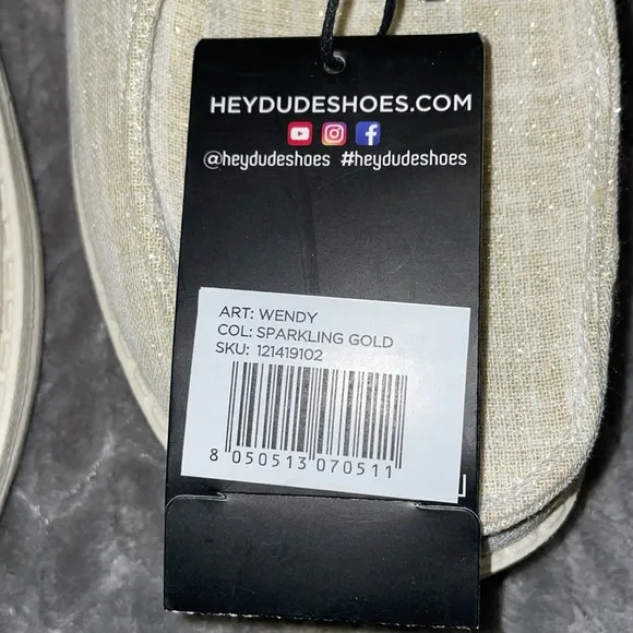 NWT Wendy Metallic Sparkling Gold. Size 7.