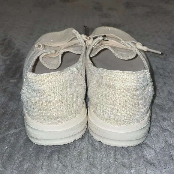 NWT Wendy Metallic Sparkling Gold. Size 7.