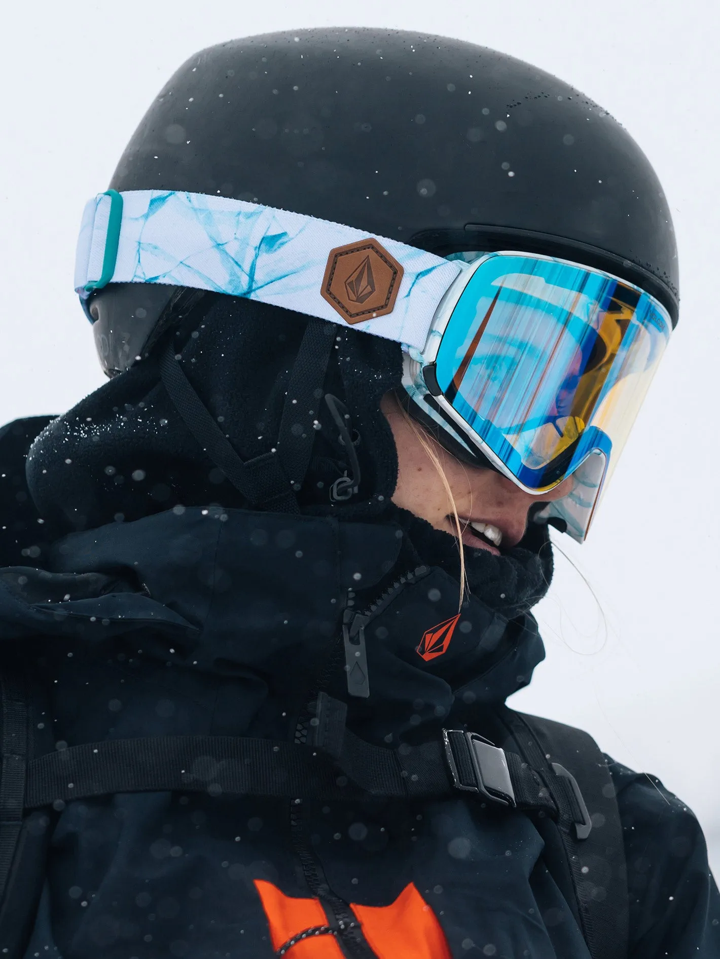 Odyssey White Ice Goggle (  Bonus Lens Dark - Grey) - ICE CHROME