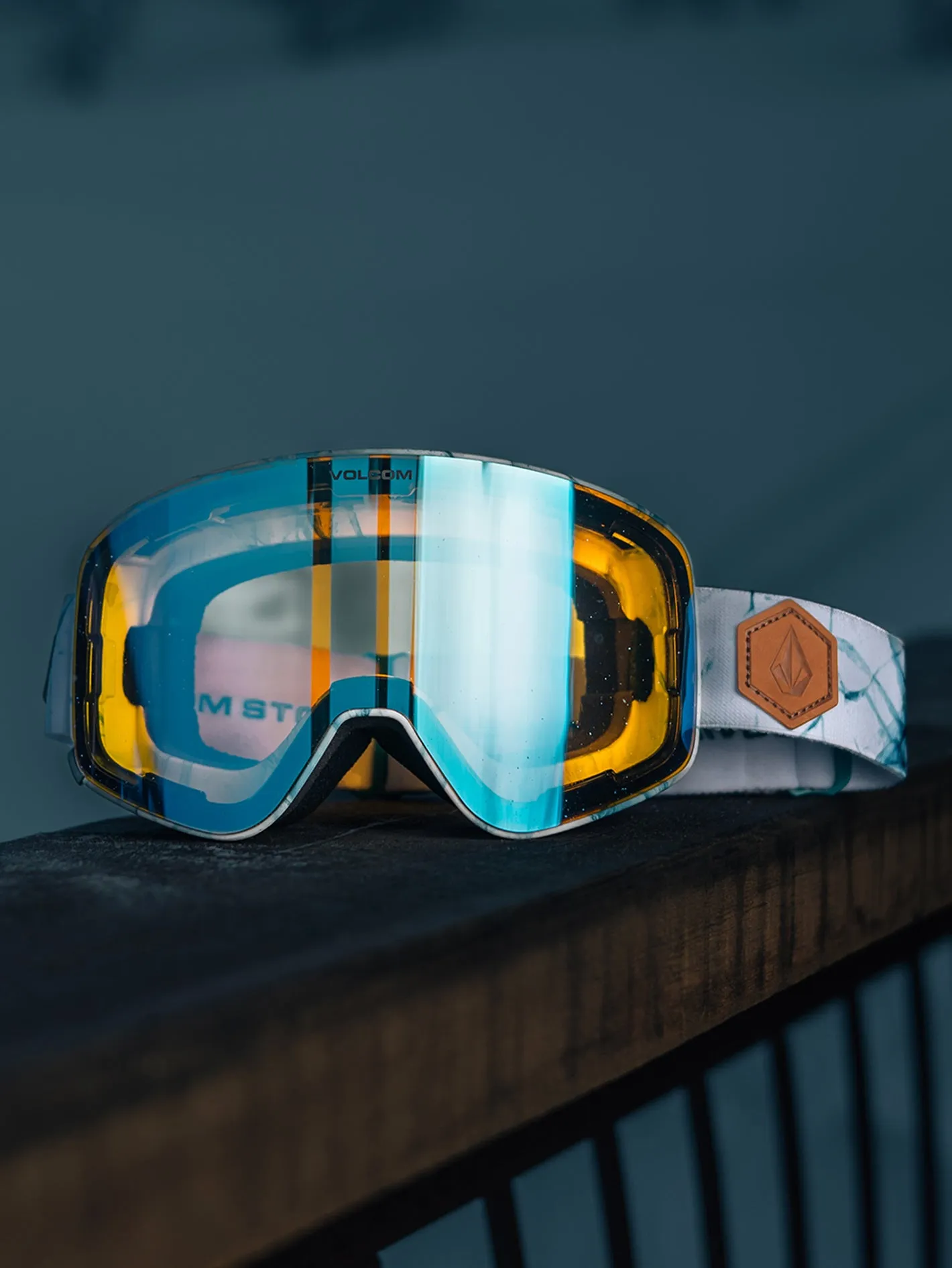 Odyssey White Ice Goggle (  Bonus Lens Dark - Grey) - ICE CHROME