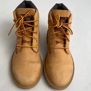 Timberland classic wheat nubuck waterproof boot 3.5Y