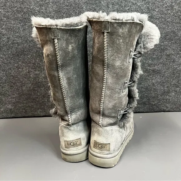 UGG Women’s Bailey Button Triplet II Size 8