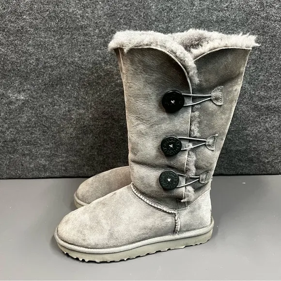 UGG Women’s Bailey Button Triplet II Size 8