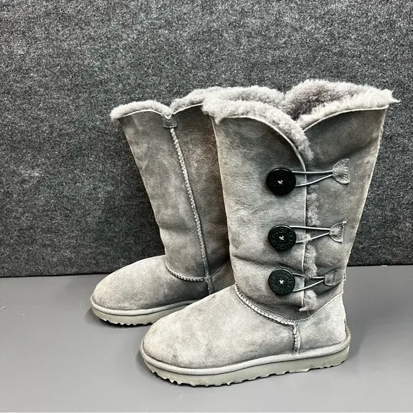 UGG Women’s Bailey Button Triplet II Size 8