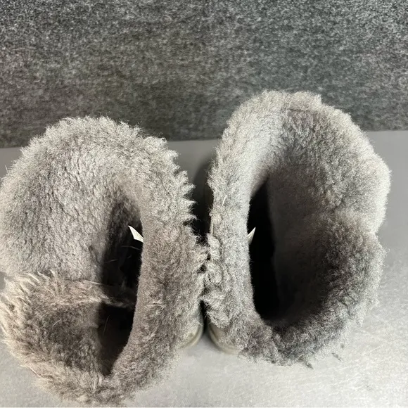UGG Women’s Bailey Button Triplet II Size 8