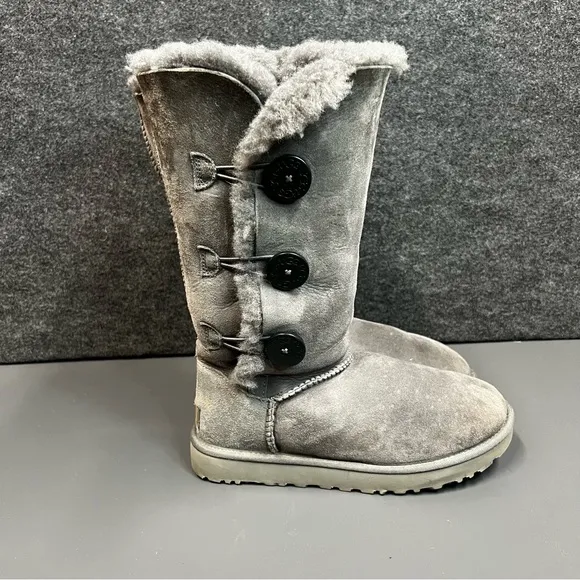 UGG Women’s Bailey Button Triplet II Size 8