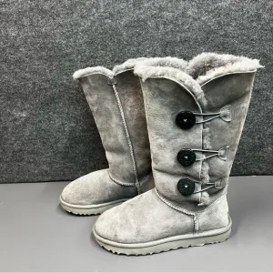 UGG Women’s Bailey Button Triplet II Size 8