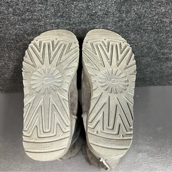 UGG Women’s Bailey Button Triplet II Size 8