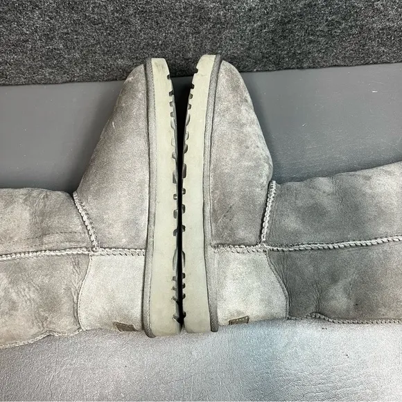 UGG Women’s Bailey Button Triplet II Size 8
