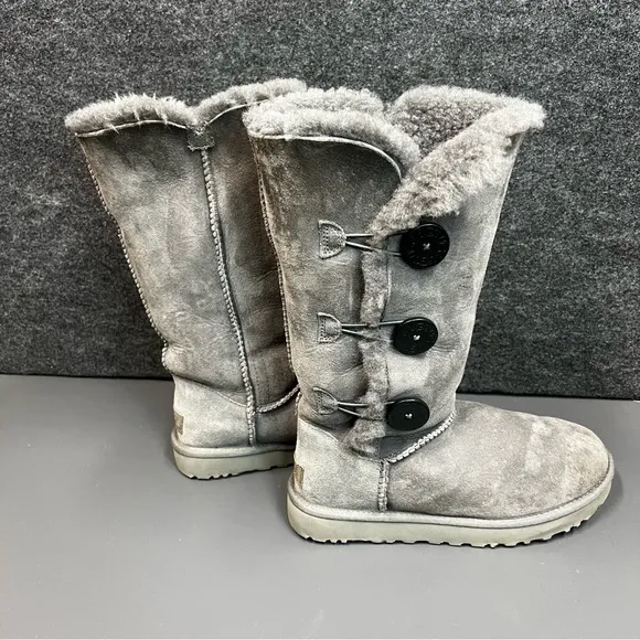 UGG Women’s Bailey Button Triplet II Size 8
